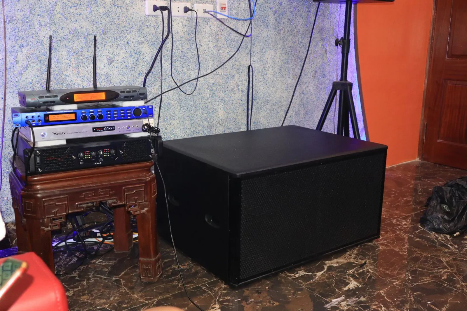 Thi công hệ thống karaoke kinh doanh tại Hóc Môn uy tín